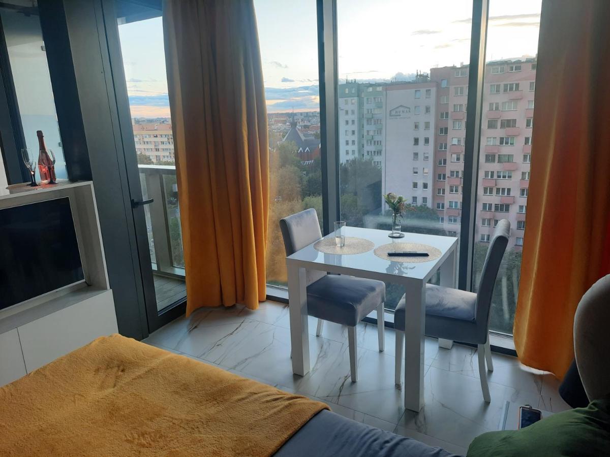 Hanza Tower Sunny Apartment